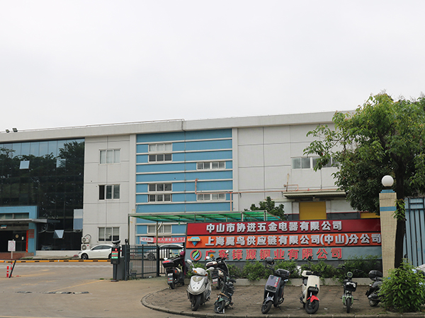 新廠區(qū)大門