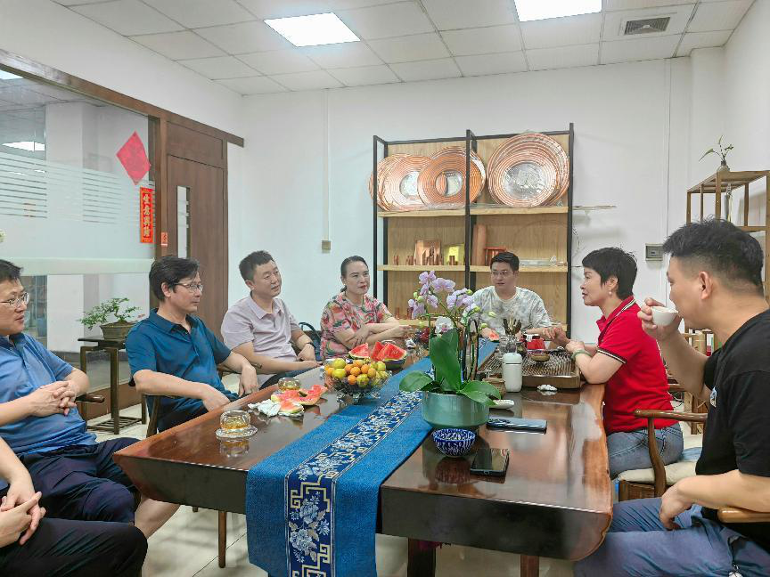 江銅領導觀摩考察我司鋒源銅業(yè)有限公司愿共謀合作發(fā)展新篇章